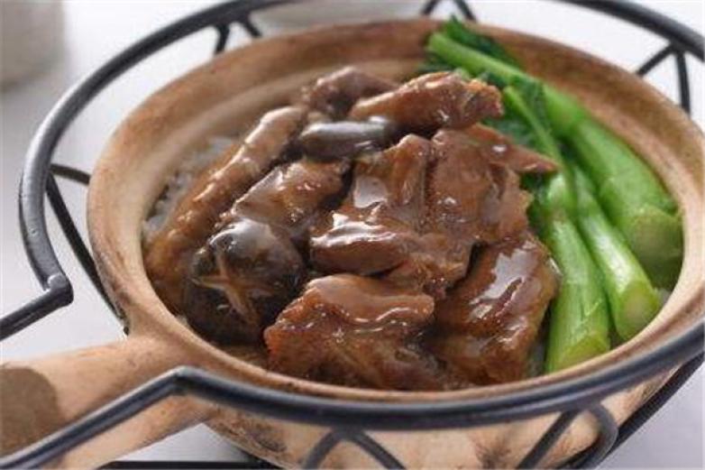 饭煲煲鲍汁煲仔饭